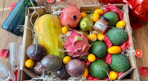 caja de fruta tropical para san valentín
